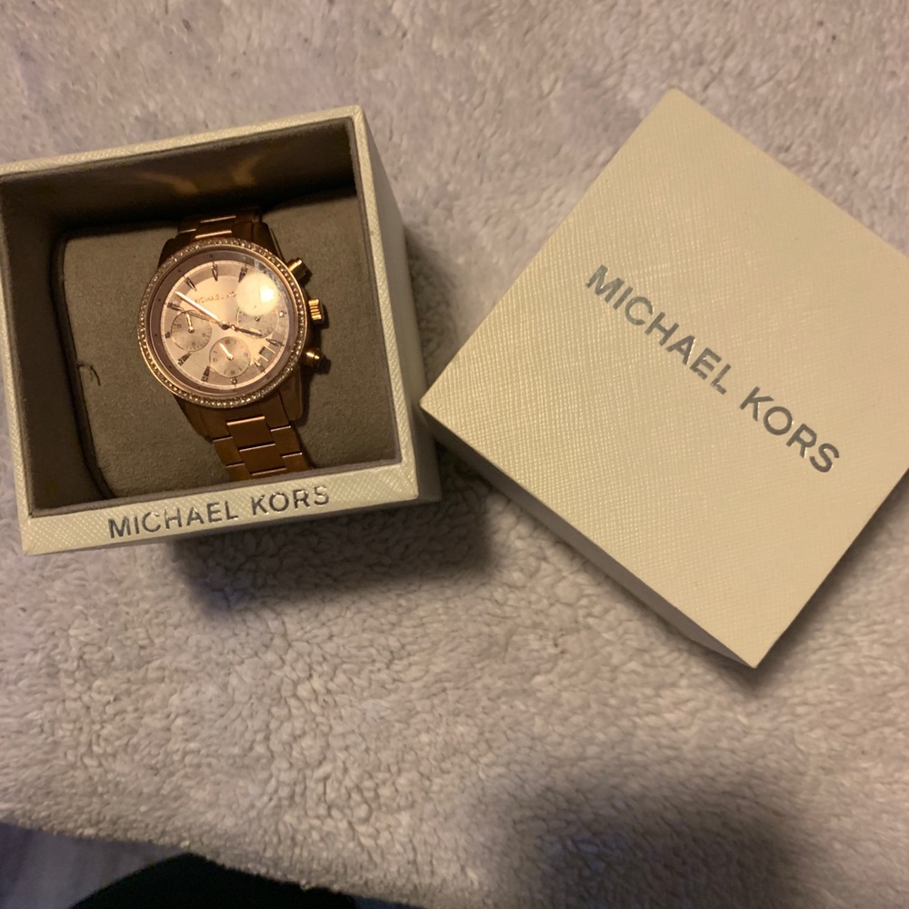 Rose gold Michael Kors watch - Picture 3 of 4